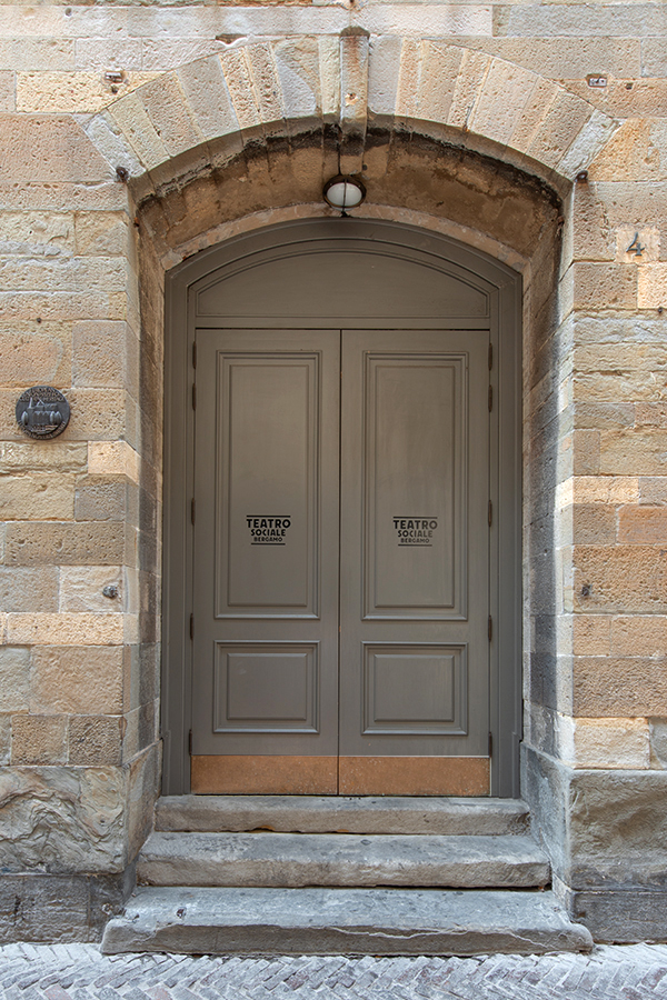progetto di restauro di porte, serramenti, palchi e portoni a bergamo
