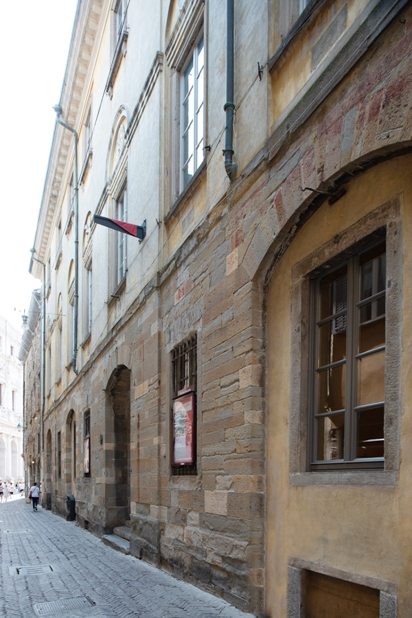 progetto di riutilizzo porte e portoni a bergamo