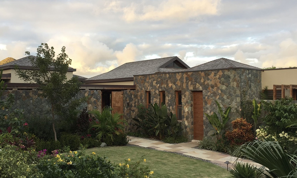 progettazione serramenti, frangisole, porte di ingresso in legno ai Caraibi