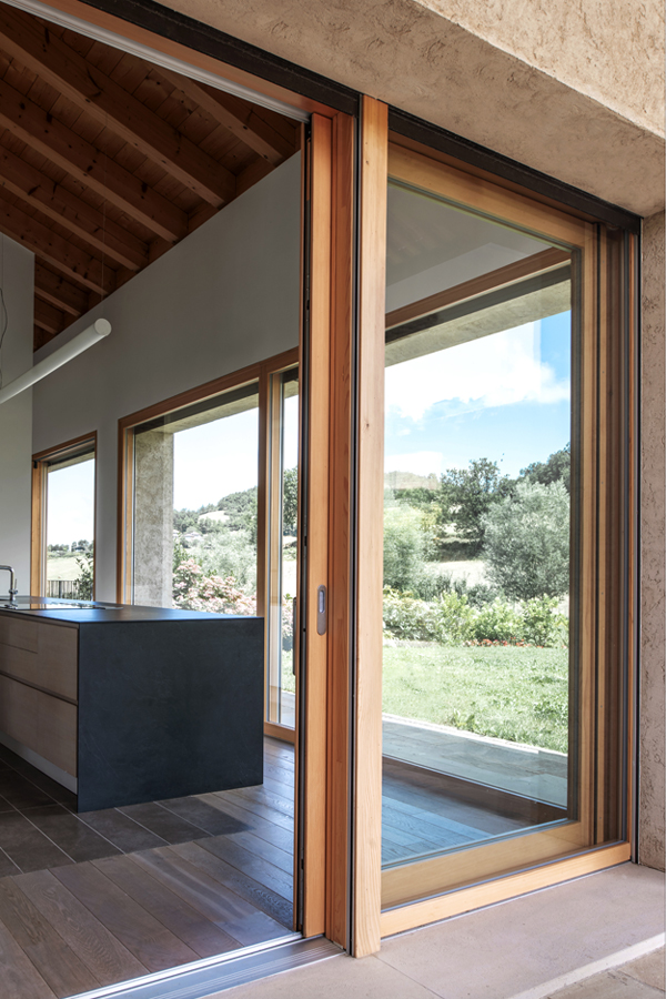 produzione serramenti su misura in legno lamellare di abete